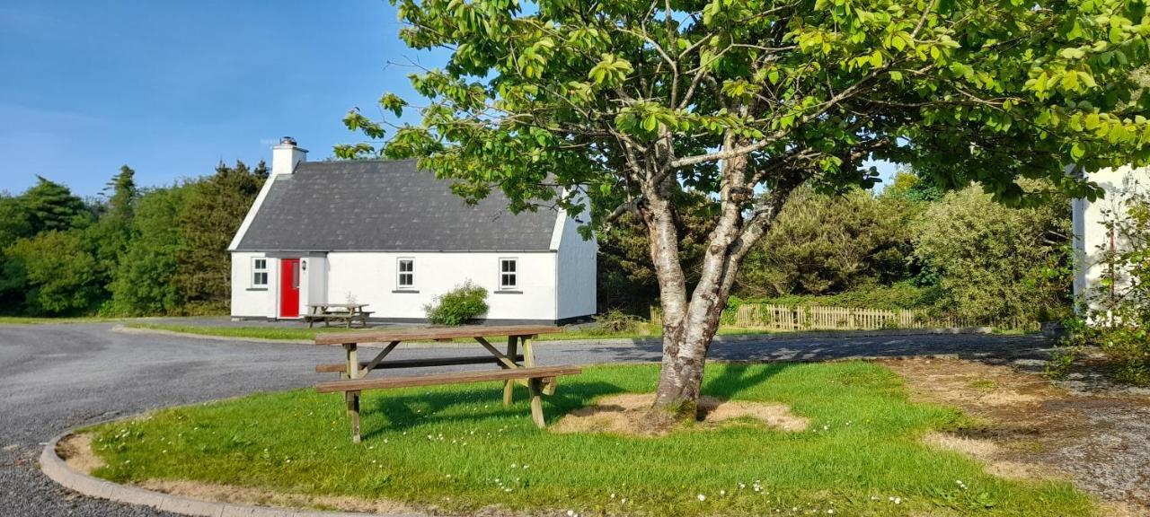 Louisburgh Cottages ภายนอก รูปภาพ